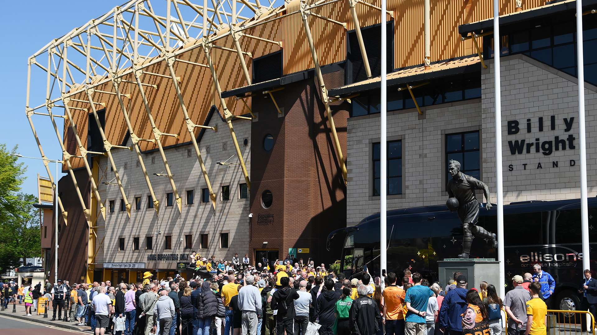 字母哥和利拉德合計送出24次助攻，裏弗斯稱贊他們表現出色.